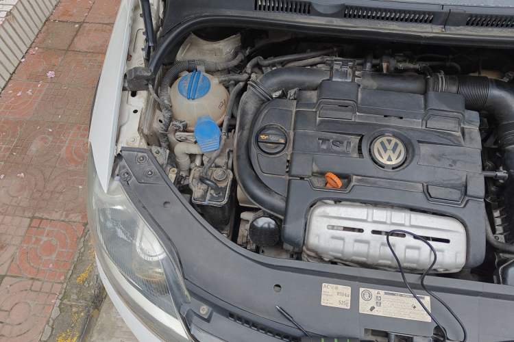 Used Volkswagen Golf 2011 1.4TSI Cross Golf Engine Bay Right