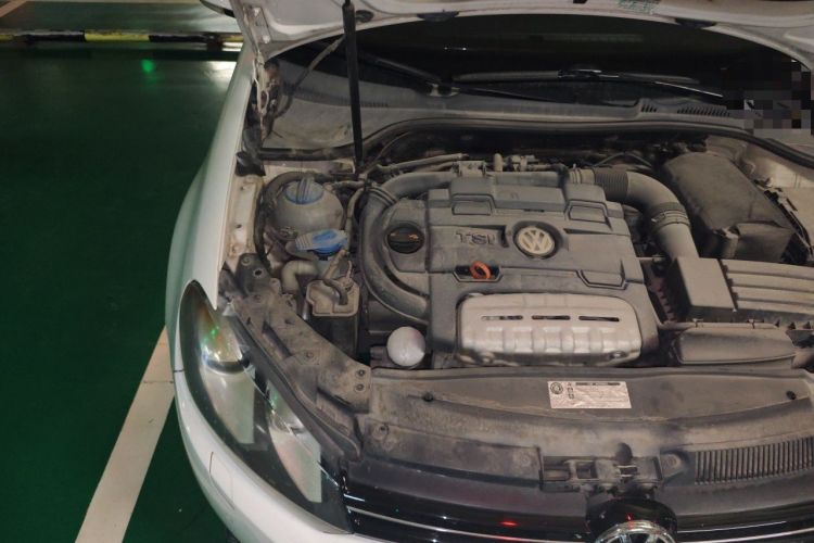 Used Volkswagen Golf 2011 1.4 TSI Luxury Touring Edition Engine Bay Right