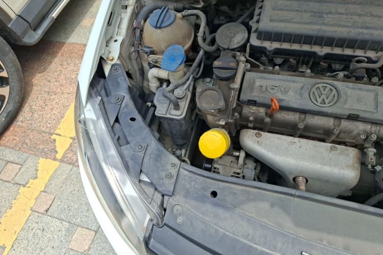 Used Volkswagen Golf 2011 1.6L Automatic Fashion Edition Engine Bay Right
