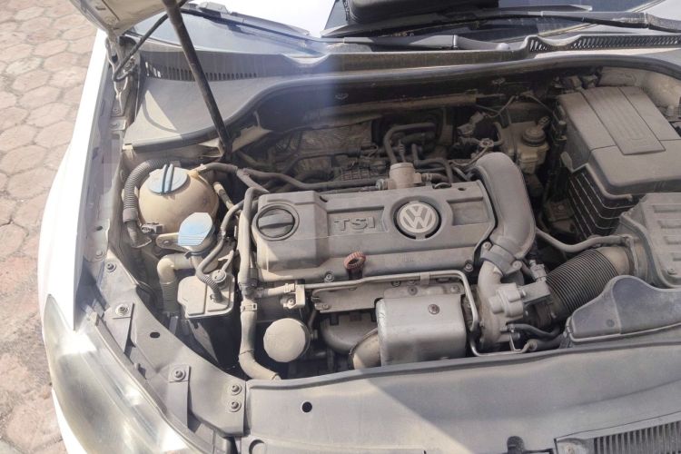 Used Volkswagen Golf 2011 1.4 TSI Automatic Comfort Model Engine Bay Right