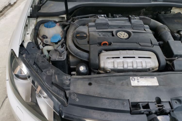 Used Volkswagen Golf  Engine Bay Right