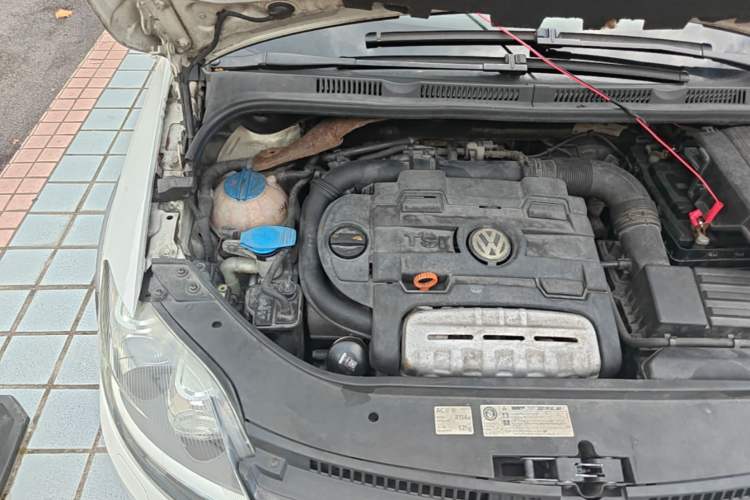 Used Volkswagen Golf 2011 1.4TSI Cross Golf Engine Bay Right
