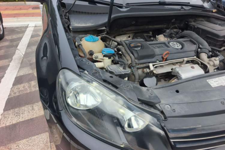 Used Volkswagen Golf 2011 1.4 TSI Automatic Luxury Edition Engine Bay Right
