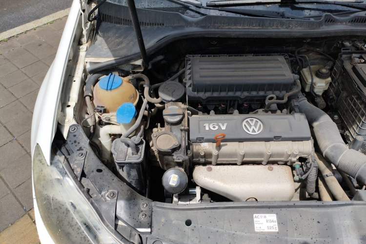 Used Volkswagen Golf 2011 1.6 Automatic Luxury Edition Engine Bay Right