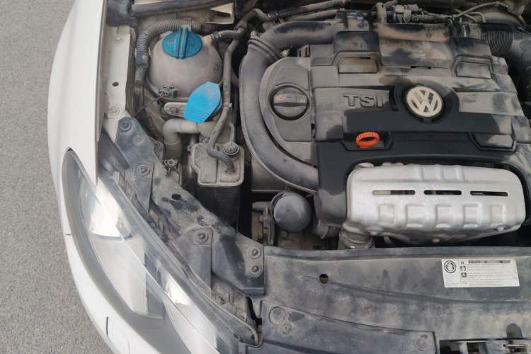 Used Volkswagen Golf 2011 1.4 TSI Luxury Touring Edition Engine Bay Right
