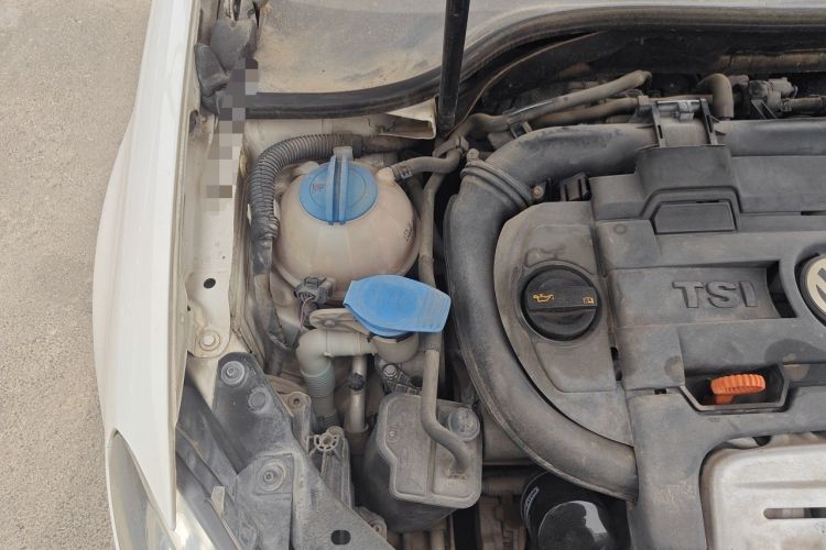 Used Volkswagen Golf 2011 1.4 TSI Luxury Touring Edition Engine Bay Right