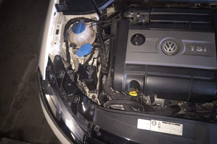 Used Volkswagen Golf 2011 2.0 TSI R Engine Bay Right