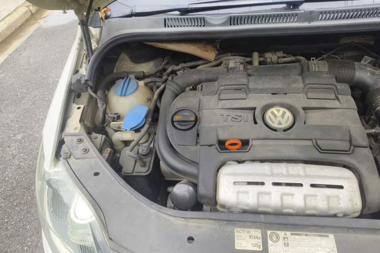 Used Volkswagen Golf 2011 1.4TSI Cross Golf Engine Bay Right