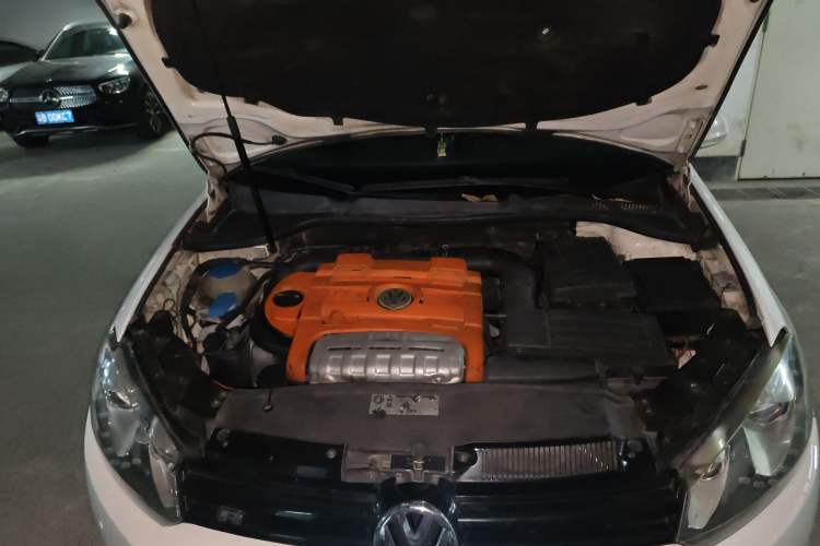 Used Volkswagen Golf 2011 1.4 TSI Comfort Travel Edition Engine Bay Right