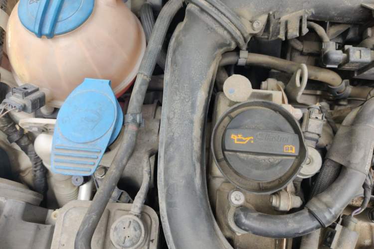 Used Volkswagen Golf 2011 1.4 TSI Comfort Travel Edition Engine Bay Right