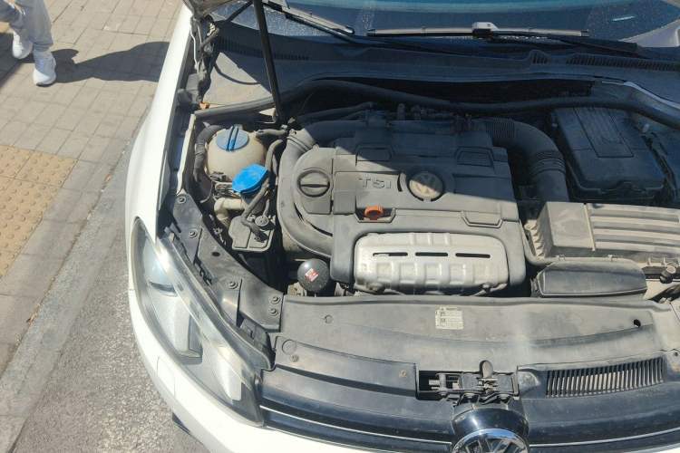 Used Volkswagen Golf 2011 1.4 TSI Luxury Touring Edition Engine Bay Right