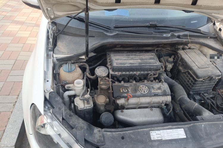 Used Volkswagen Golf 2011 1.6L Automatic Fashion Edition Engine Bay Right