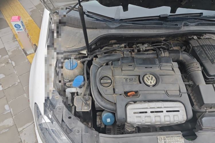 Used Volkswagen Golf 2011 1.4 TSI Comfort Travel Edition Engine Bay Right