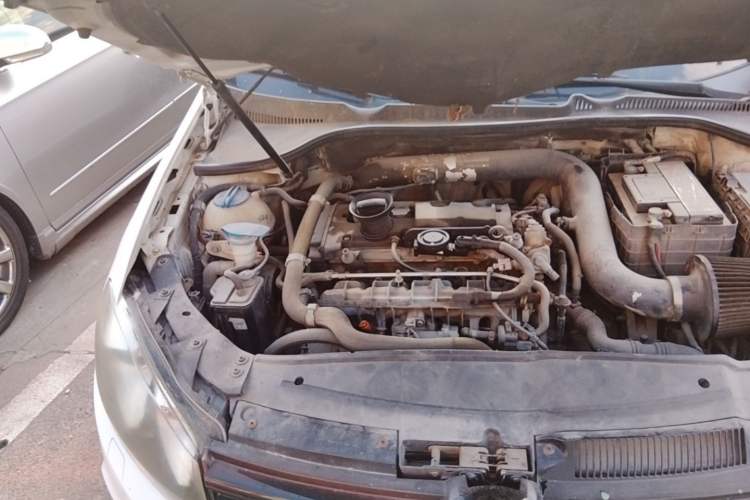 Used Volkswagen Golf 2011 2.0 TSI R Engine Bay Right