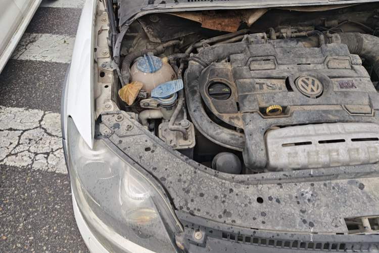 Used Volkswagen Golf 2011 1.4TSI Cross Golf Engine Bay Right