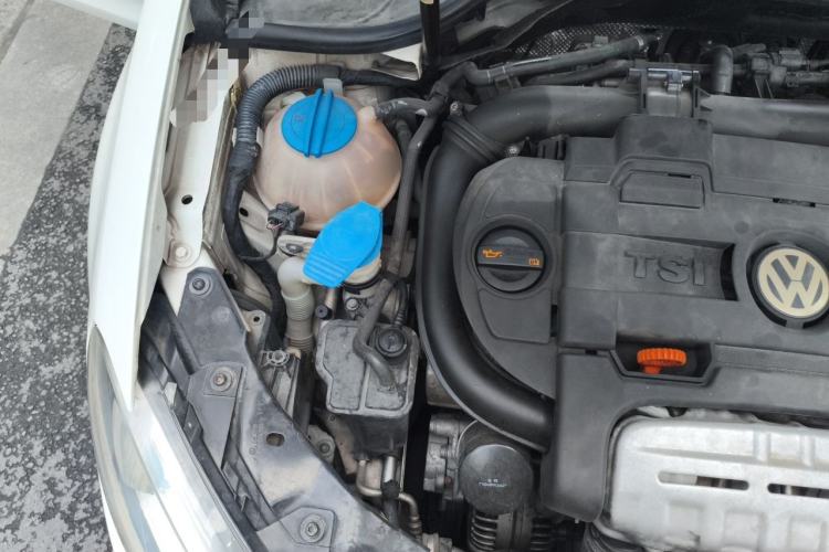 Used Volkswagen Golf 2011 1.4 TSI Luxury Touring Edition Engine Bay Right