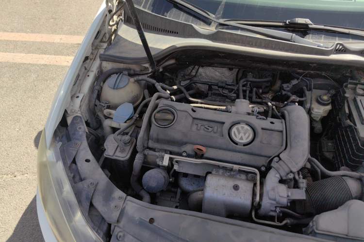 Used Volkswagen Golf 2011 1.4 TSI Automatic Comfort Model Engine Bay Right