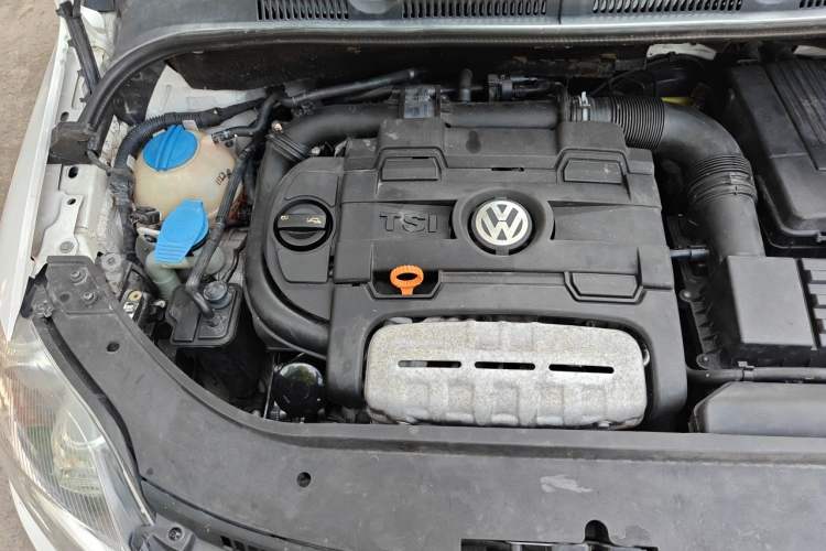 Used Volkswagen Golf 2011 1.4TSI Cross Golf Engine Bay Right