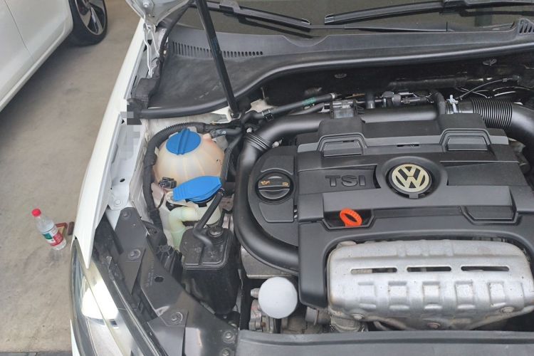 Used Volkswagen Golf 2011 1.4 TSI Luxury Touring Edition Engine Bay Right