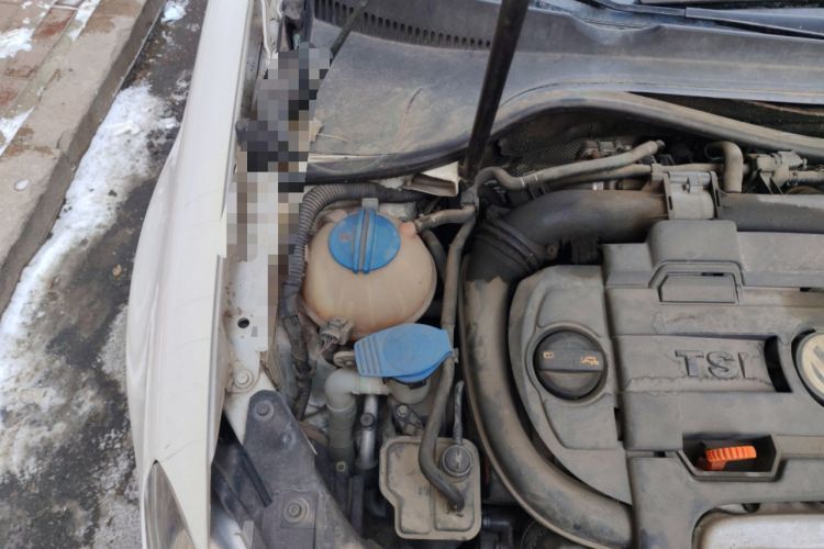 Used Volkswagen Golf 2011 1.4 TSI Comfort Travel Edition Engine Bay Right