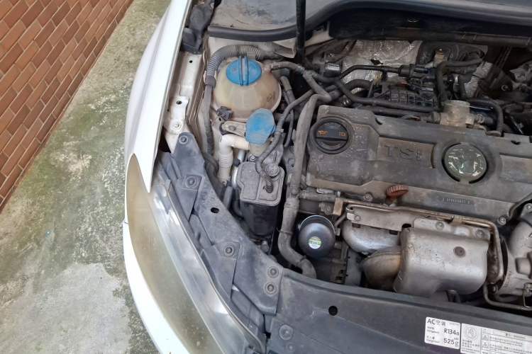 Used Volkswagen Golf 2011 1.4 TSI Automatic Comfort Model Engine Bay Right