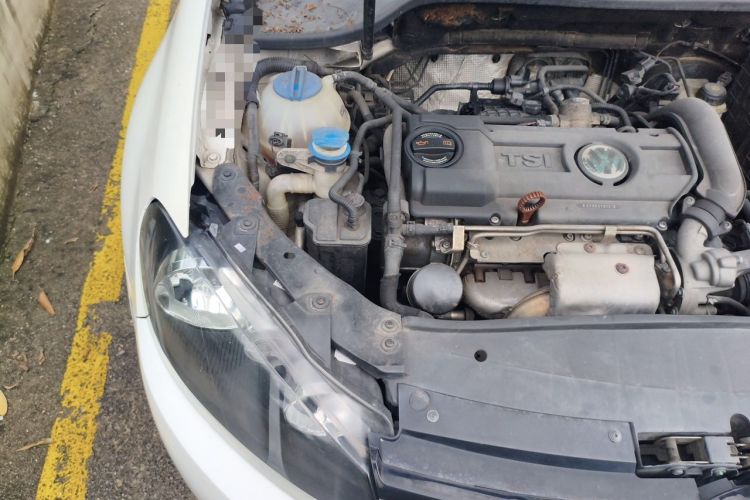 Used Volkswagen Golf 2011 1.4 TSI Automatic Comfort Model Engine Bay Right