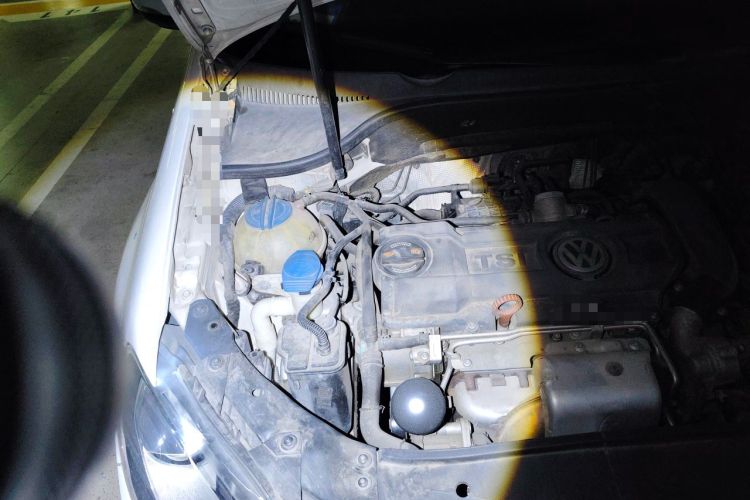 Used Volkswagen Golf 2011 1.4 TSI Automatic Luxury Edition Engine Bay Right
