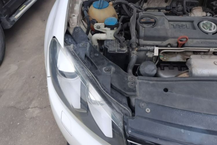 Used Volkswagen Golf 2011 1.4 TSI Automatic Luxury Edition Engine Bay Right