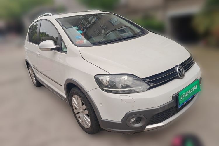 Used Volkswagen Golf 2011 1.4TSI Cross Golf Front Right 45 Deg