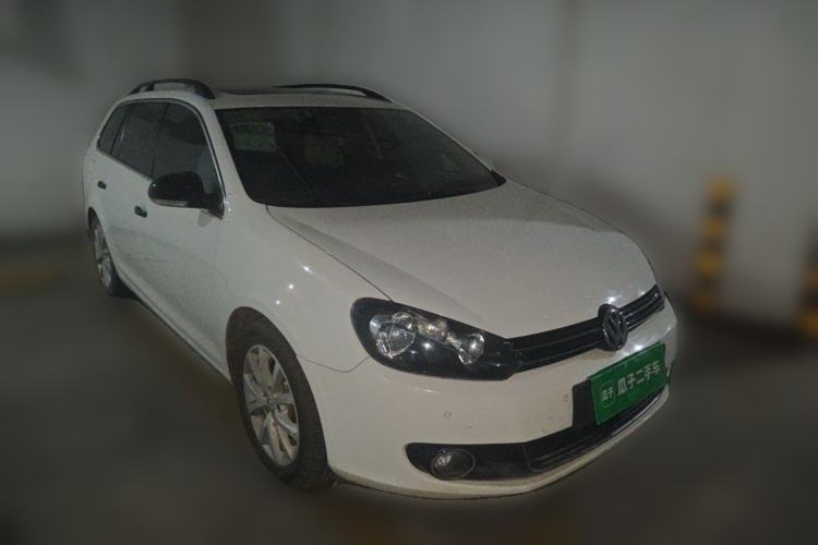 Used Volkswagen Golf 2011 1.4 TSI Comfort Travel Edition Front Right 45 Deg