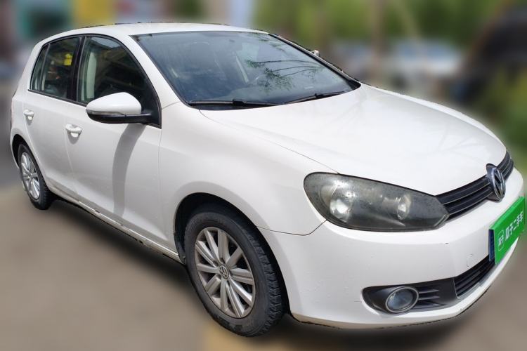 Used Volkswagen Golf 2011 1.6 Automatic Luxury Edition Front Right 45 Deg