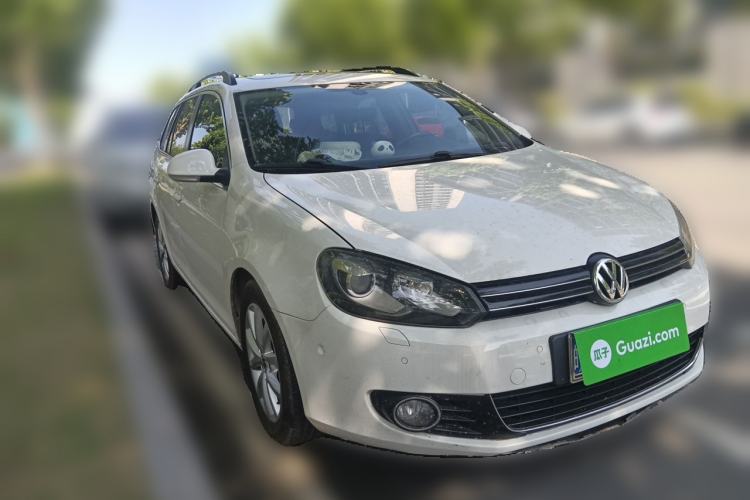 Used Volkswagen Golf 2011 1.4 TSI Luxury Touring Edition Front Right 45 Deg