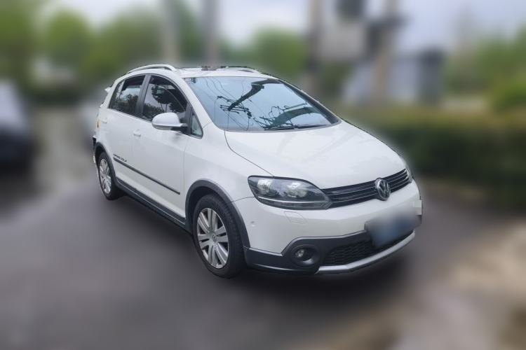 Used Volkswagen Golf 2011 1.4TSI Cross Golf Front Right 45 Deg
