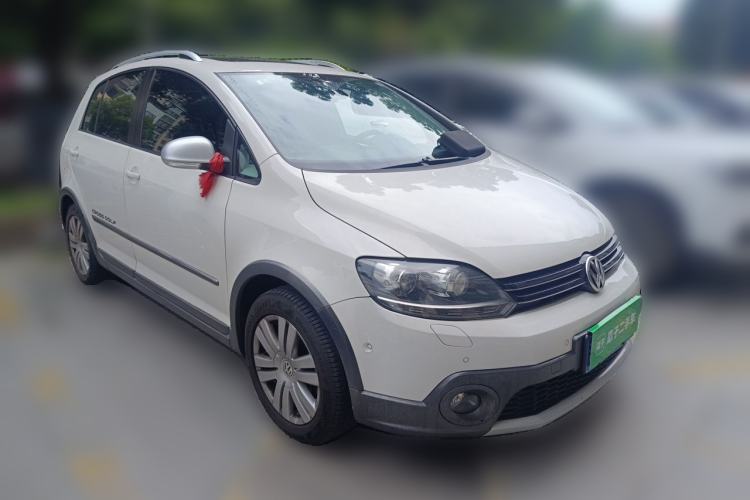 Used Volkswagen Golf 2011 1.4TSI Cross Golf Front Right 45 Deg