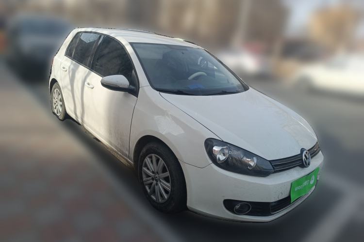 Used Volkswagen Golf 2011 1.6L Automatic Fashion Edition Front Right 45 Deg