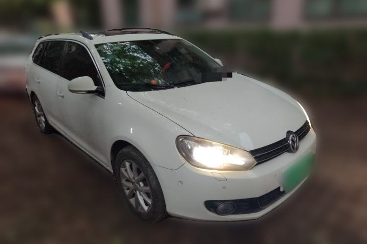 Used Volkswagen Golf 2011 1.4 TSI Luxury Touring Edition Front Right 45 Deg