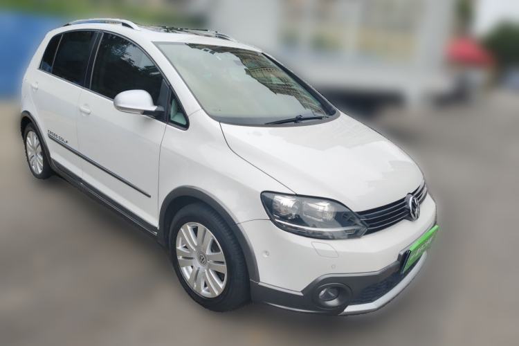 Used Volkswagen Golf 2011 1.4TSI Cross Golf Front Right 45 Deg