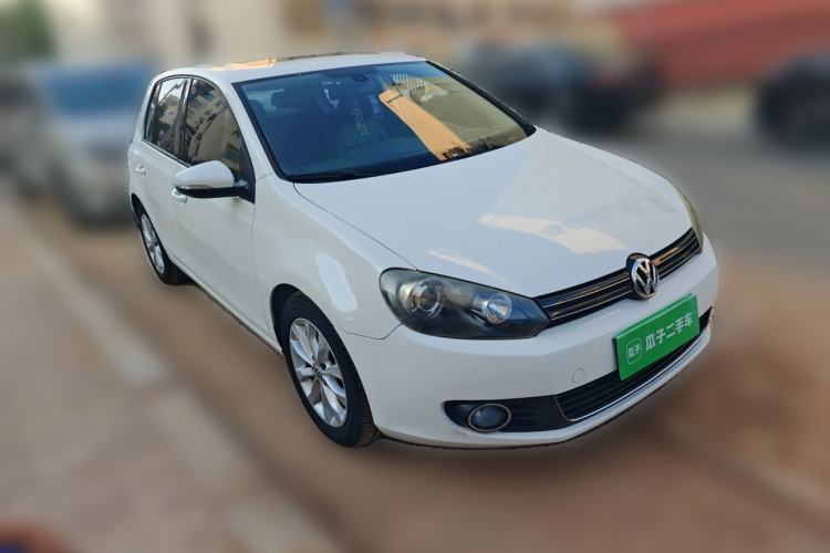 Used Volkswagen Golf 2011 1.4 TSI Automatic Luxury Edition Front Right 45 Deg