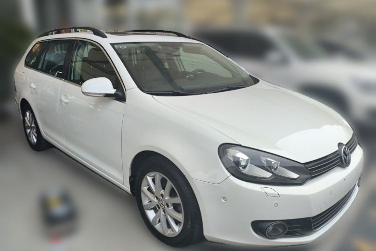 Used Volkswagen Golf 2011 1.4 TSI Luxury Touring Edition Front Right 45 Deg