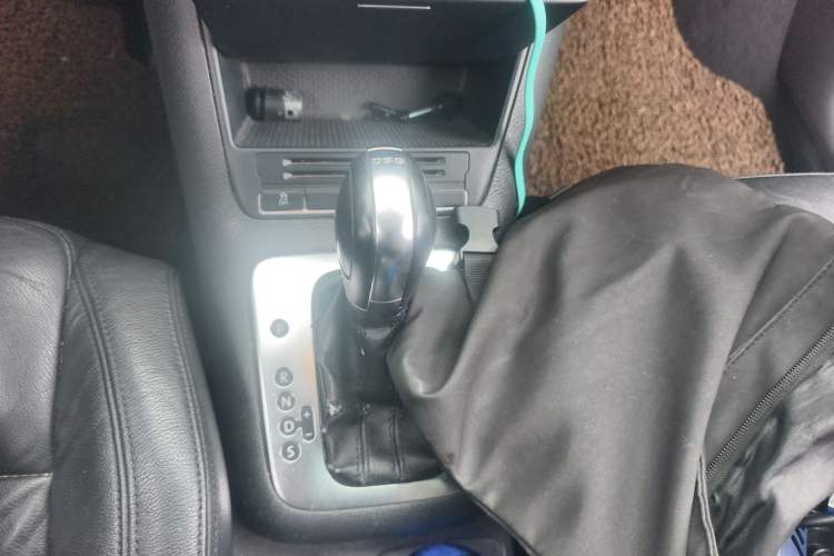 Used Volkswagen Golf 2011 1.4TSI Cross Golf Gear Lever