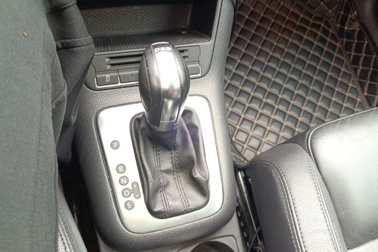 Used Volkswagen Golf 2011 1.4TSI Cross Golf Gear Lever
