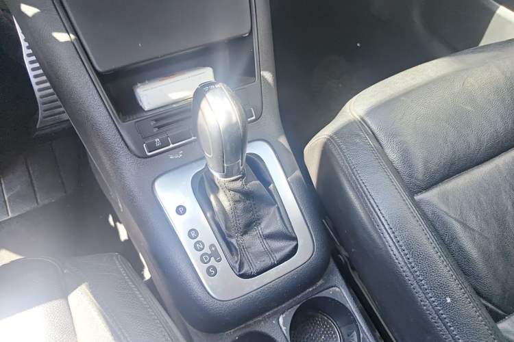 Used Volkswagen Golf 2011 1.4TSI Cross Golf Gear Lever