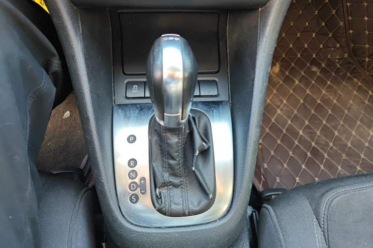 Used Volkswagen Golf 2011 1.4 TSI Comfort Travel Edition Gear Lever
