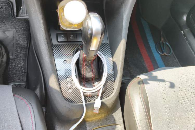 Used Volkswagen Golf 2011 1.4 TSI Automatic Comfort Model Gear Lever