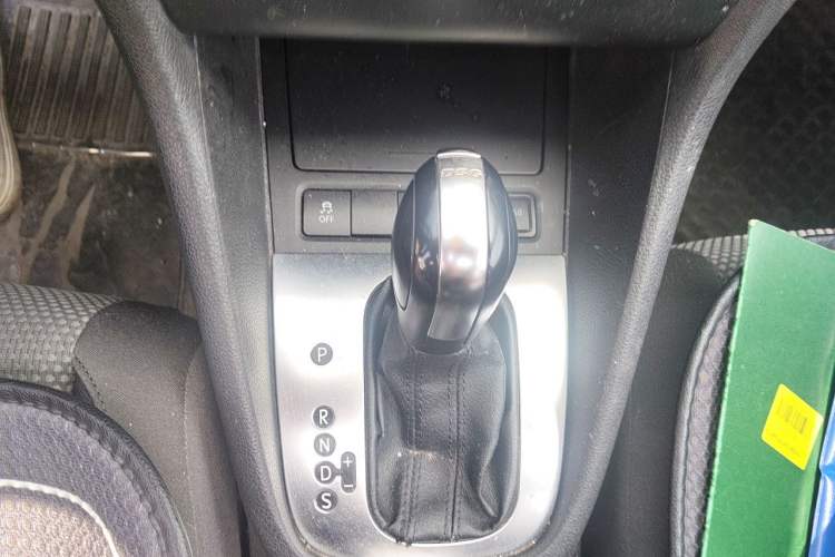 Used Volkswagen Golf 2011 1.4 TSI Automatic Comfort Model Gear Lever