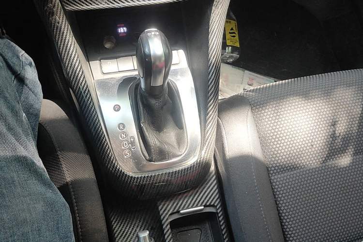 Used Volkswagen Golf 2011 1.4 TSI Automatic Comfort Model Gear Lever