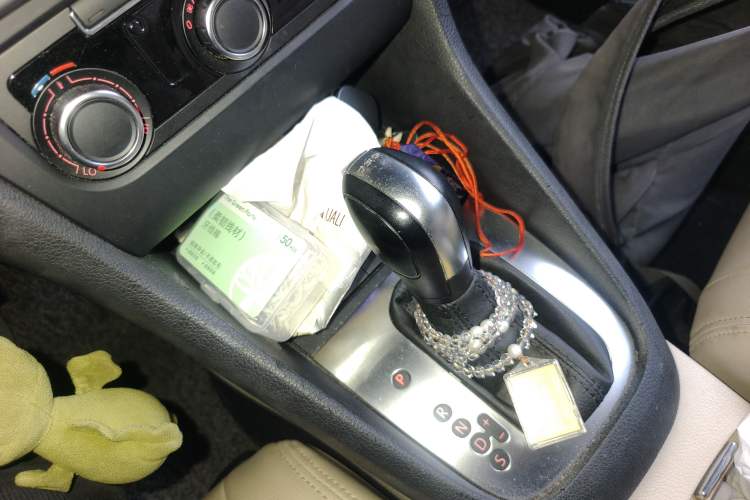 Used Volkswagen Golf 2011 1.4 TSI Automatic Luxury Edition Gear Lever