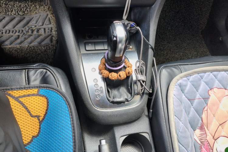 Used Volkswagen Golf 2011 1.6 Automatic Luxury Edition Gear Lever