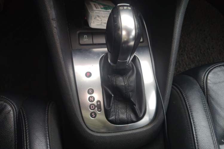 Used Volkswagen Golf 2011 1.4 TSI Luxury Touring Edition Gear Lever