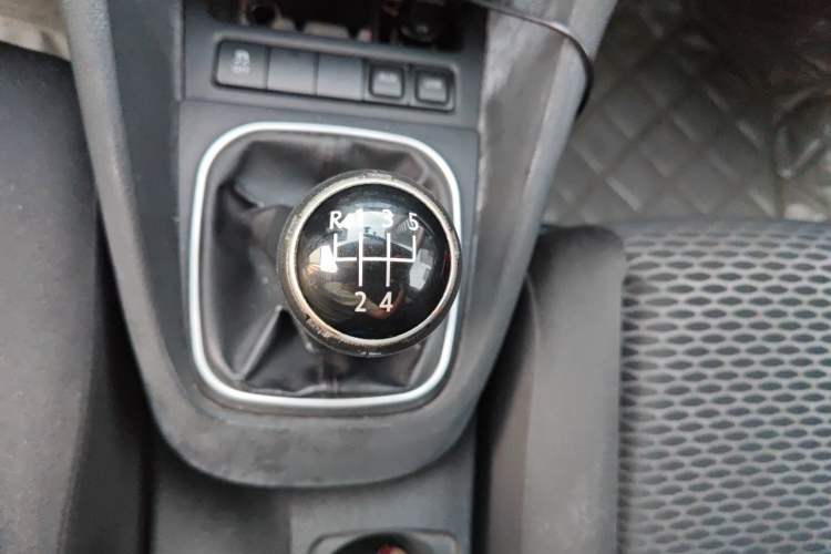 Used Volkswagen Golf 2011 1.6 Manual Fashion Edition Gear Lever